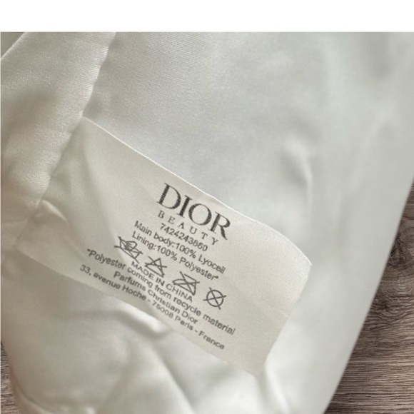 DIOR White Canvas Bucket Pouch Beauty Embroidered DIOR Logo & Box! - Picture 14 of 15